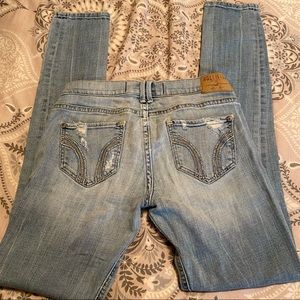 Hollister Distressed Jeans🌺